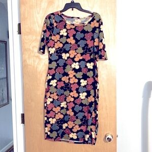 Simply Comfortable Daisy dress with multicolored daisies.